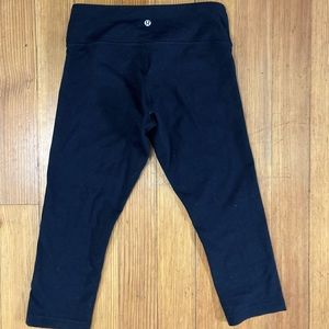 Lululemon Capri 3/4 Leggings Women’s Medium size 6 Black Activewear Shapewear